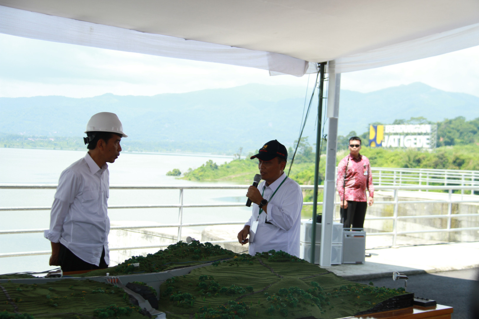 Presiden Jokowi Mengunjungi Proyek WIKA Bendungan Jatigede Image
