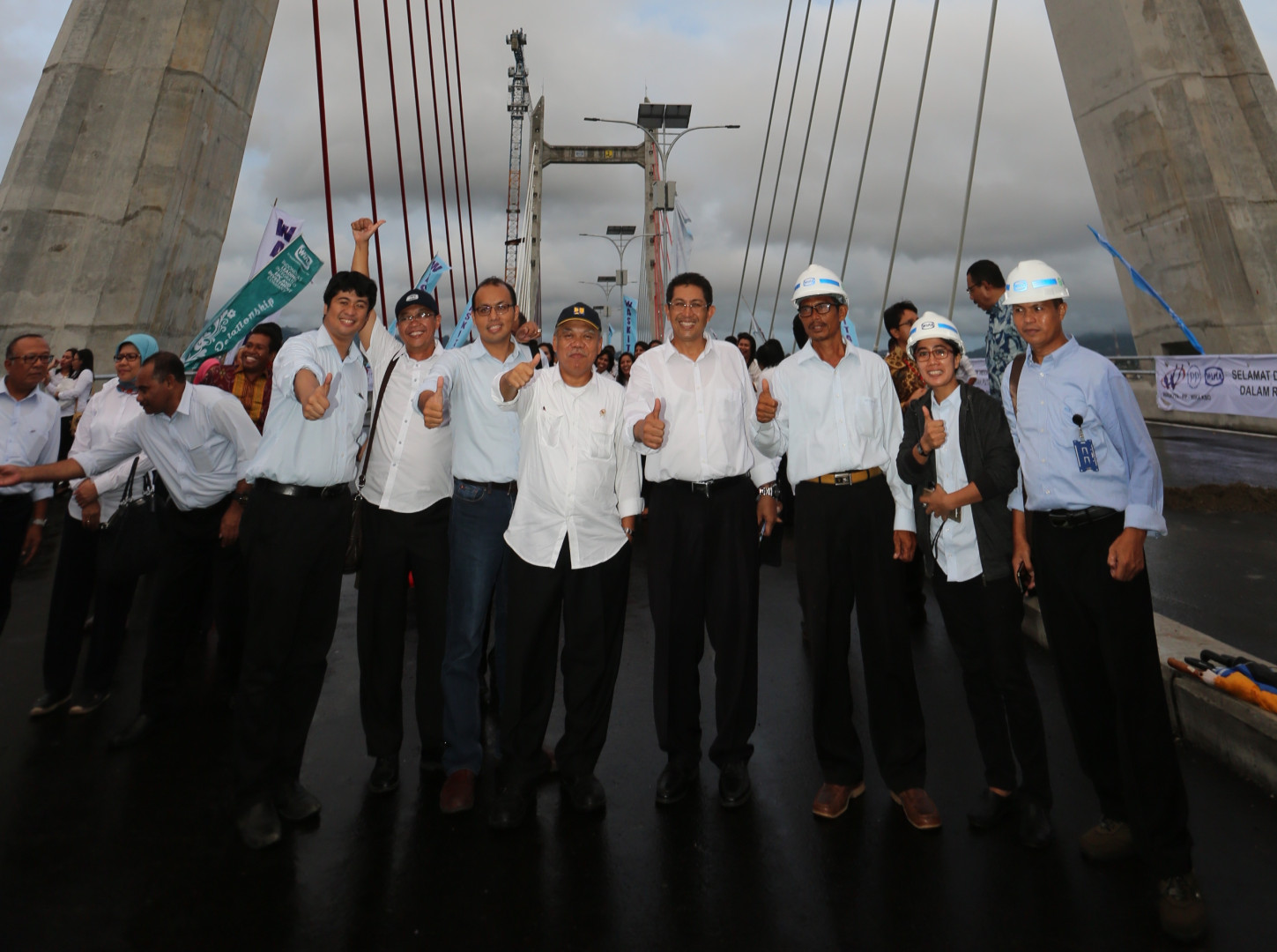 President Jokowi Inaugurates Merah Putih Bridge Image