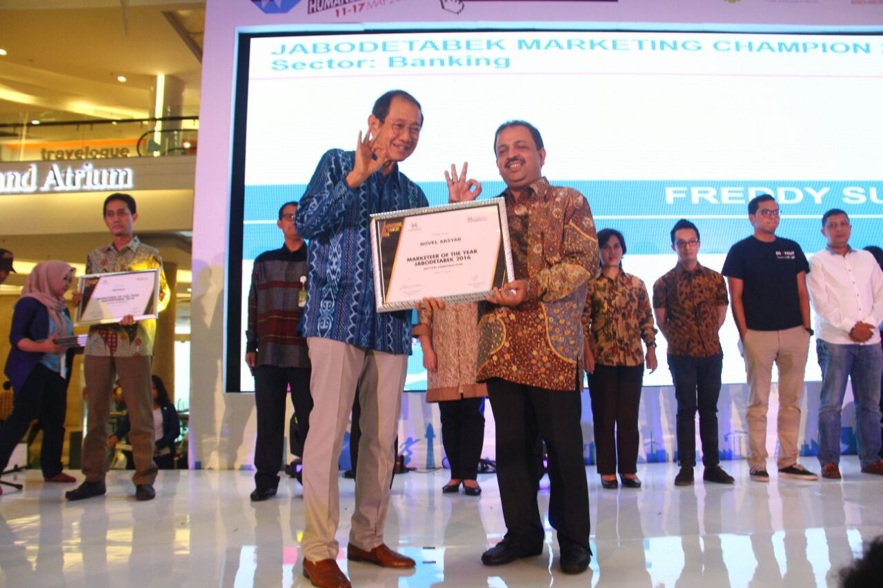 Wakil Direktur Utama WIKA Gedung Raih Gelar Marketeer of The Year 2016  Image