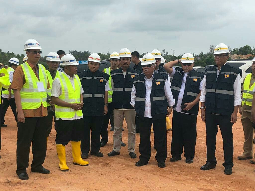 Minister of Public Works and Housing Visits Sei Gong Dam, Riau Image