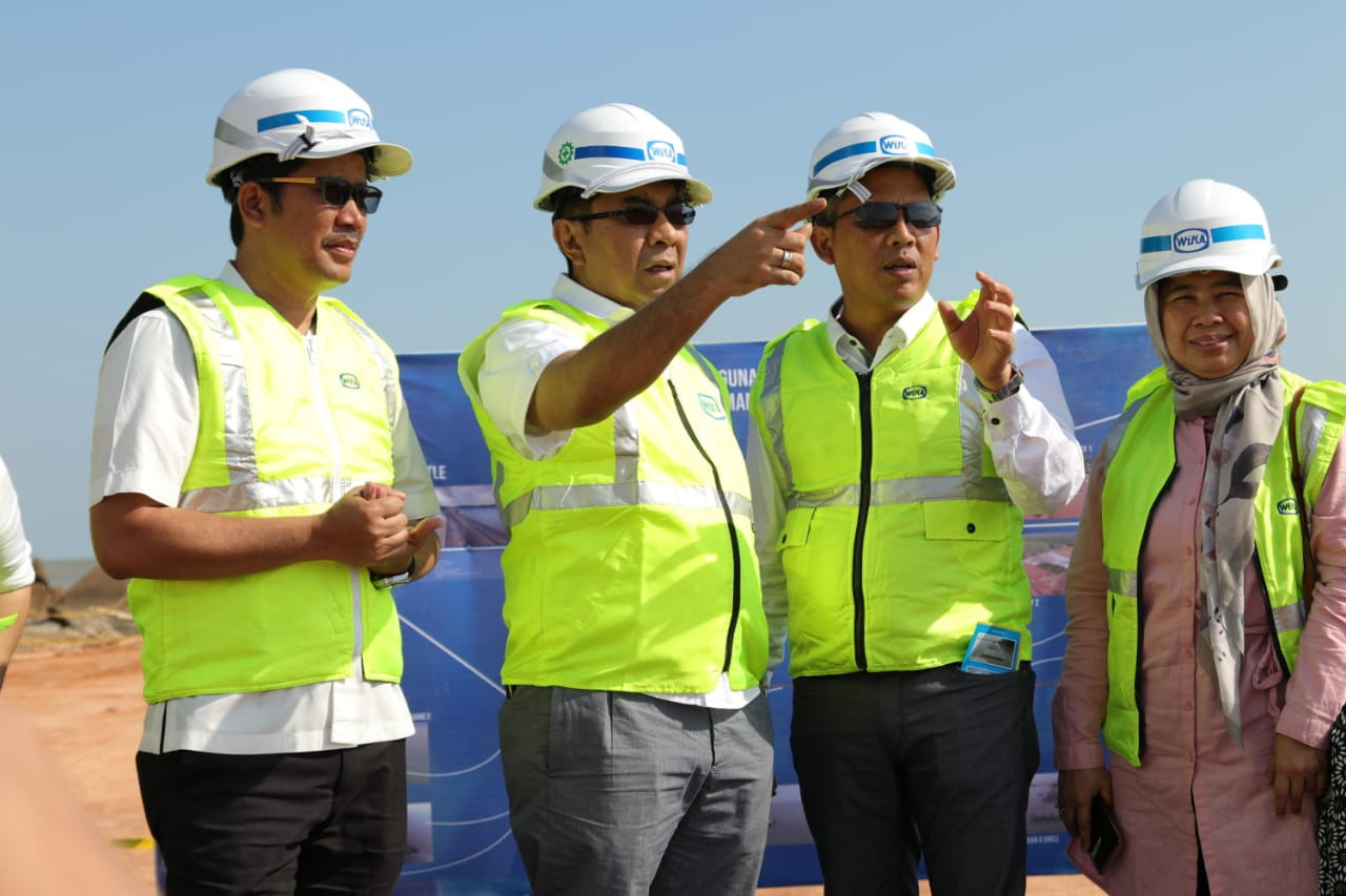 The Assistant Deputy of the BUMN Ministry Visits the Kijing Pier Project Image