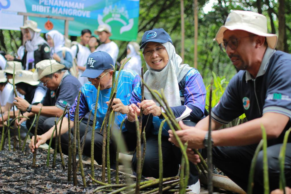 Wujudkan Dekarbonisasi, WIKA Inisiasi Penanaman 6.300 Mangrove Image