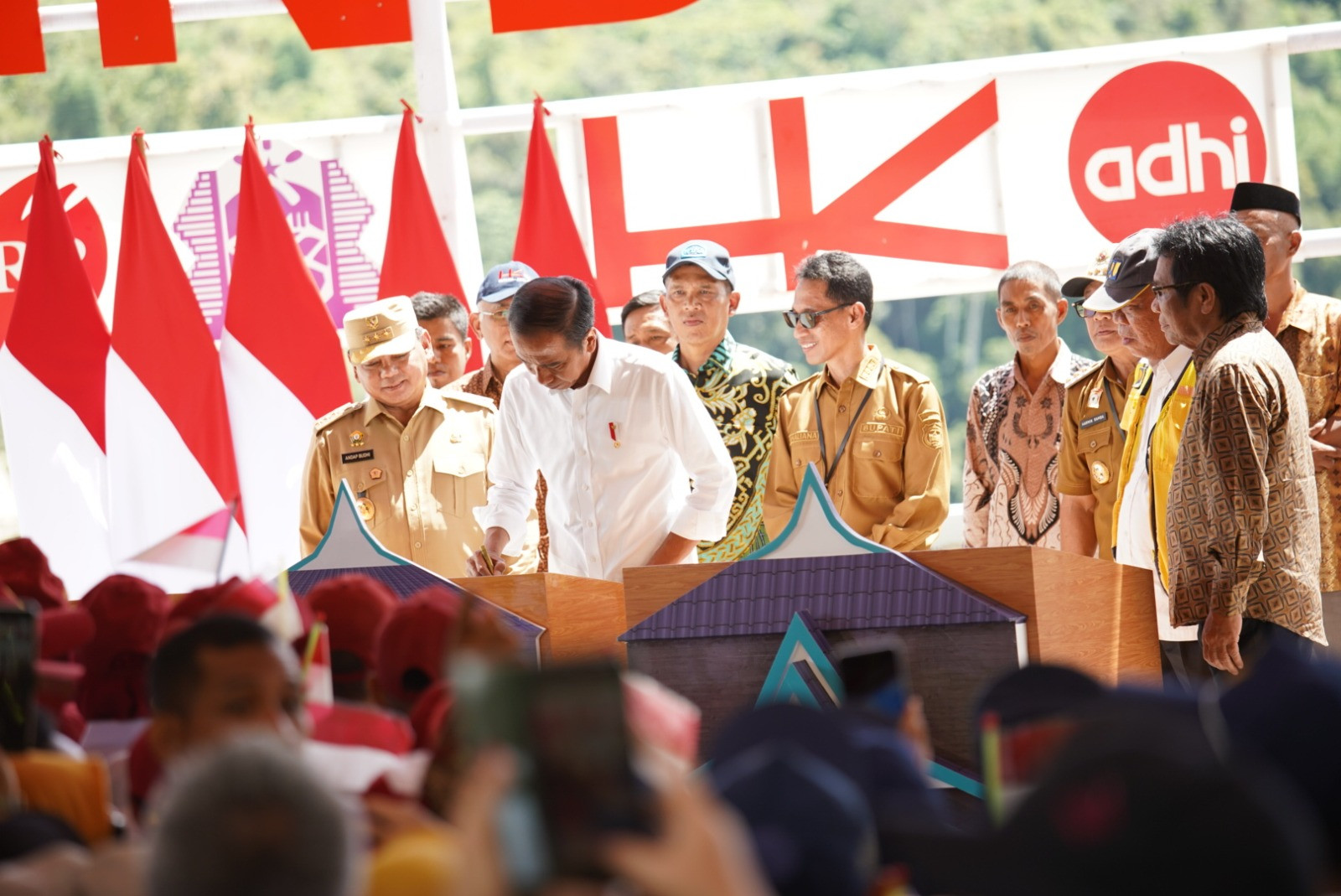 Kembali Selesaikan Proyek Strategis Nasional, Jokowi Resmikan Bendungan Ameroro Karya WIKA KSO Image