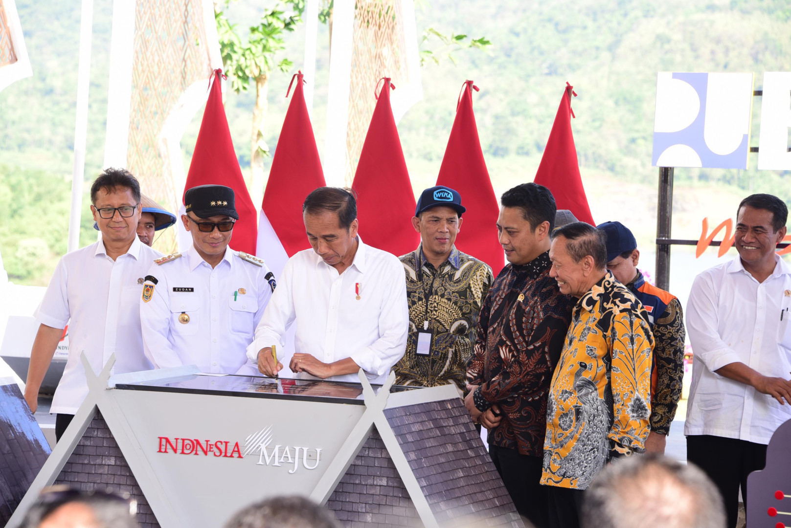 Presiden RI Joko Widodo Resmikan Bendungan Pamukkulu Image