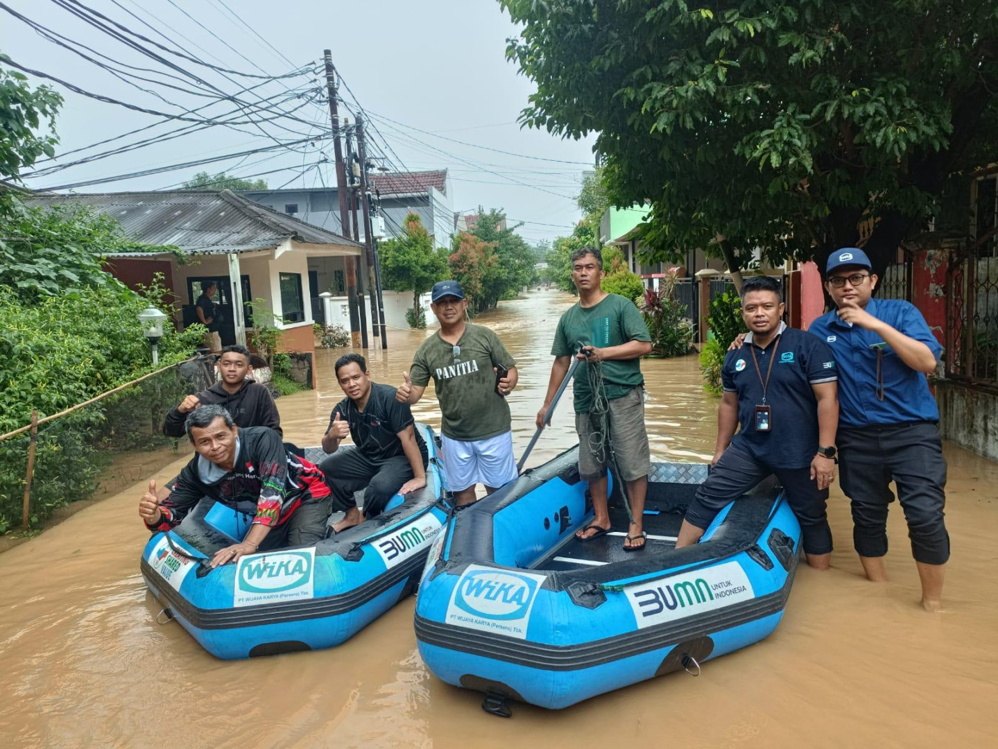 WIKA Distributes Assistance for Flood Victims in Jakarta and Bekasi Image